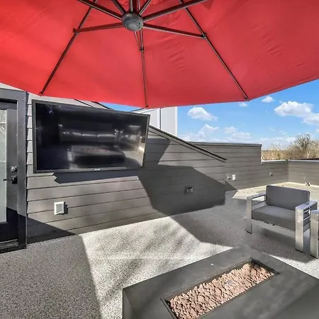 Amazing Location! Rooftop Patio, Pool & Game Room!
